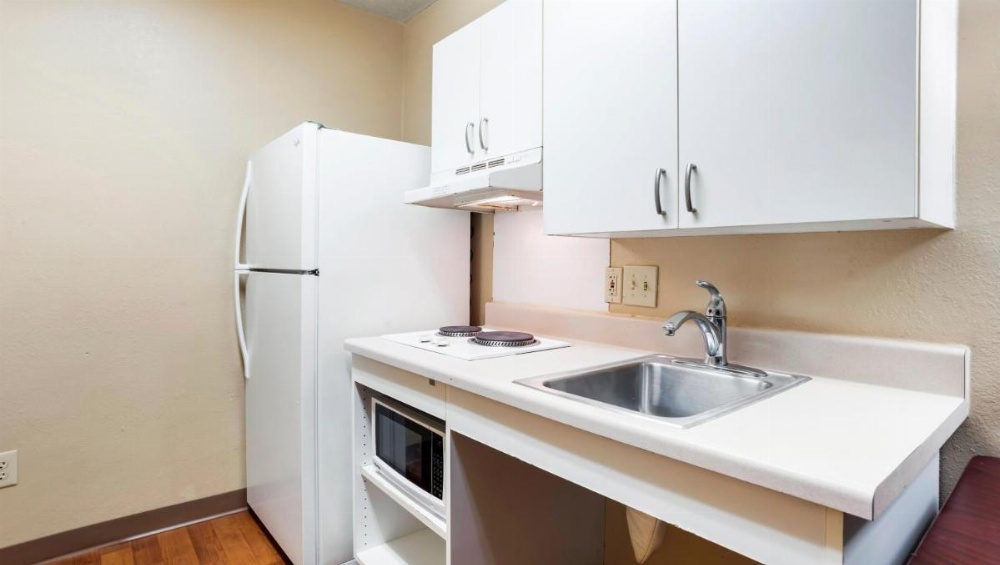 Home 1 Suites Extended Stay Image 6